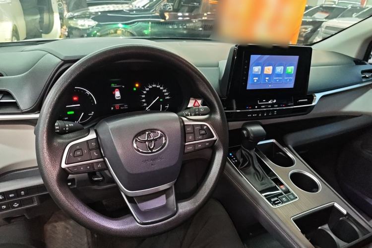 Used Toyota Granvia 2023 2.5L Hybrid Comfort Edition
