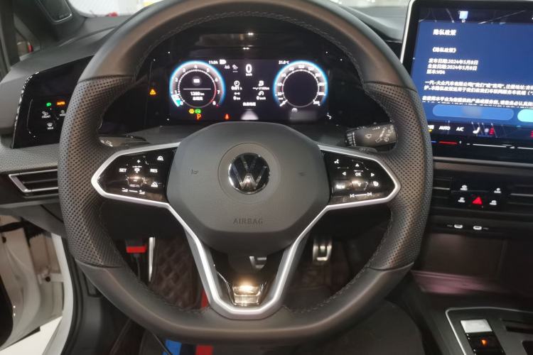 Used Volkswagen Golf 2025 300TSI R-Line
