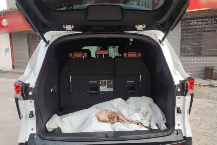 Used Toyota SIENNA 2026 Model 2.5L Dual-Engine Four-Wheel-Drive Premium Edition Trunk