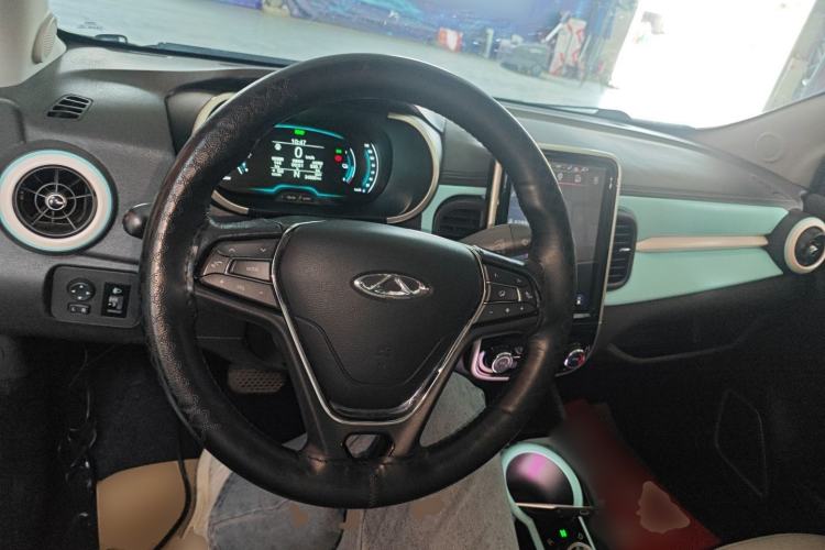 Used Chery QQ Little Ant 2021 200 000-Yuan Ant Fan Edition Talent Version NMC Battery 301 km Center Console