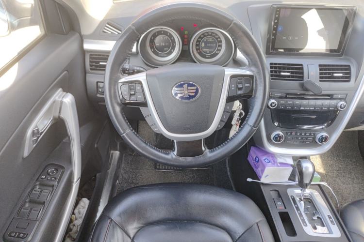 Used Bestune X80 2013 2.0L automatic luxury version
