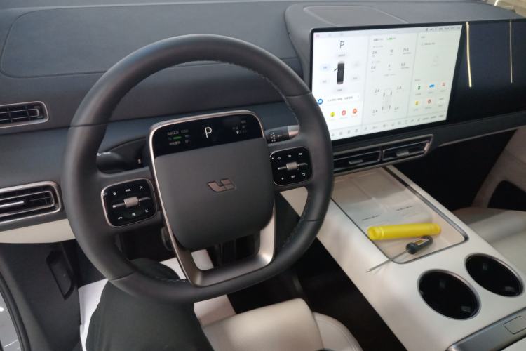 Used Li Auto MEGA 2025 Home Family Special Edition
