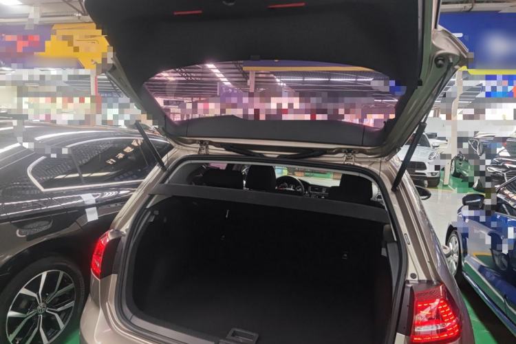 Used Volkswagen Golf 2017 1.6L Automatic Comfort Million-Vehicle Anniversary Edition