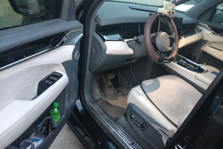 Used Zeekr 009 2022 WE Edition
