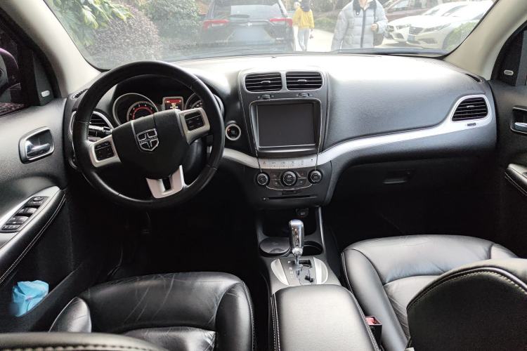 Used Dodge Journey 2013 2.4L Two-Wheel Drive Luxury Version