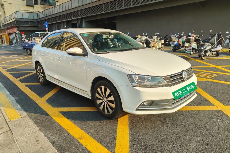 Used Volkswagen Sagitar 2017 230TSI Automatic Comfort Version
