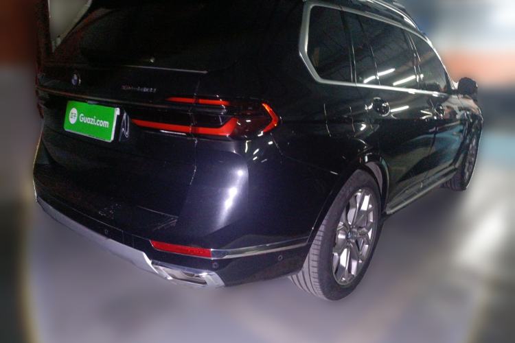 Used BMW X7 2023 xDrive40i Luxury Package with Leading Features Rear Right 45 Deg