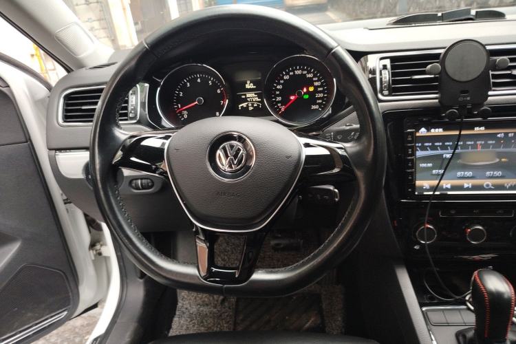 Used Volkswagen Sagitar 2015 1.6L Automatic Comfort Model Steering Wheel