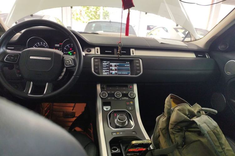 Used Land Rover Range Evoque 2015 2.0T Five-Door Zhiyao Edition Interior 2