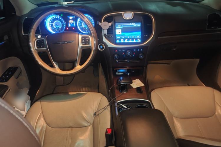 Used Chrysler 300C 2012 3.6L Luxury Edition