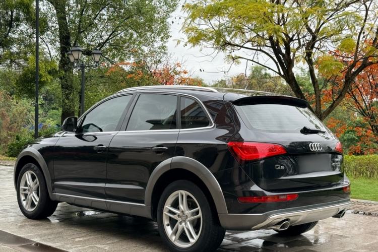 Used Audi Q5 2017 Plus 40 TFSI Technology Model Exterior 3