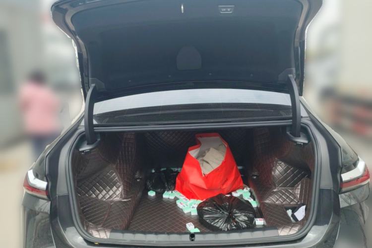 Used BMW 7 Series 2023 735Li Luxury Package Trunk