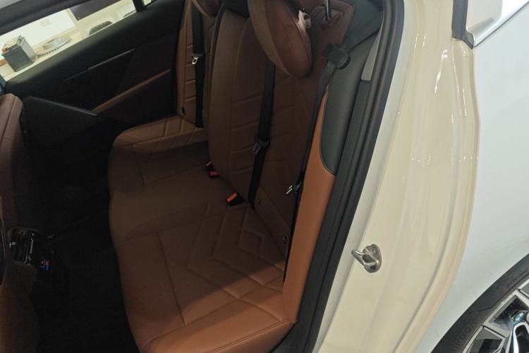 Used BMW i5 2024 eDrive 35L M Sport Package Left Rear Seat