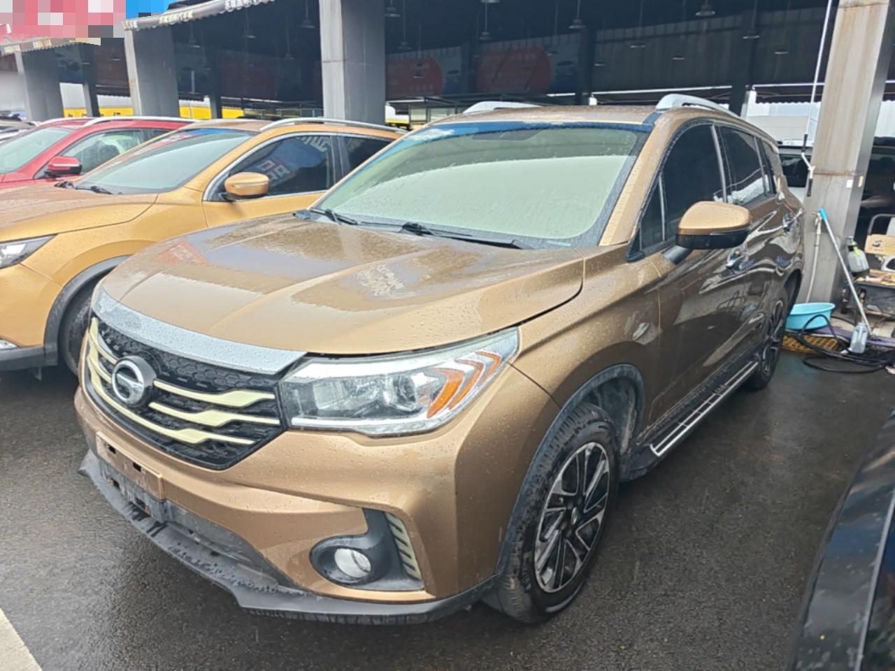 Под передней частью автомобиля