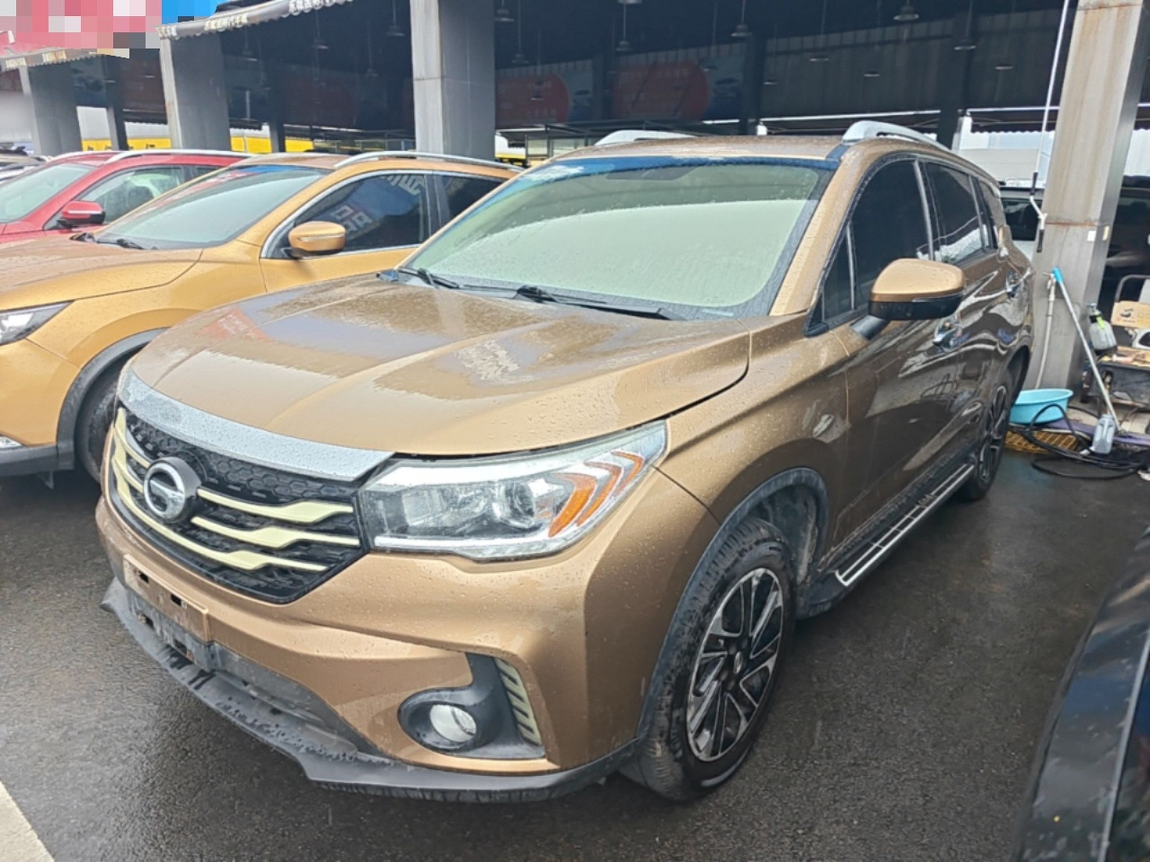 Под передней частью автомобиля