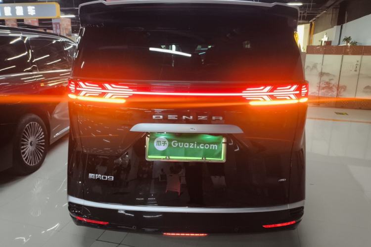 Used Denza D9 2022 DM-i 970 Four-Wheel Drive Prestige Model
