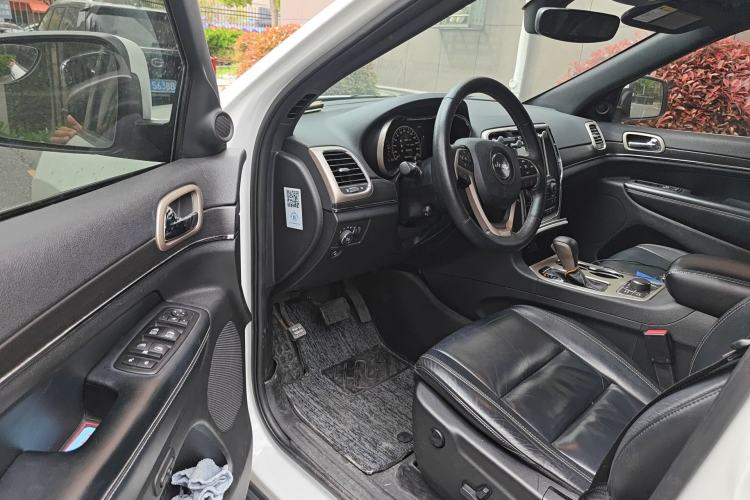 Used Jeep Grand Cherokee 2016 3.0L Comfort Navigation Edition Driver Seat