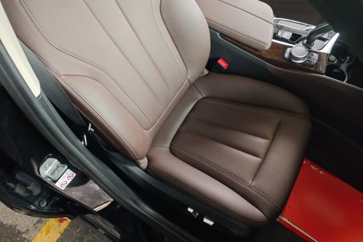 Used BMW 5 Series 2019 525Li Luxury Package
