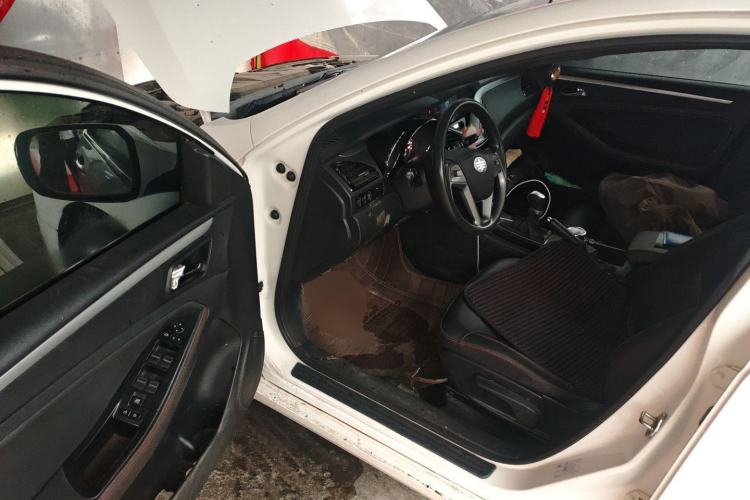 Used Bestune B70 2016 2.0L Manual 10th Anniversary Edition Driver Seat