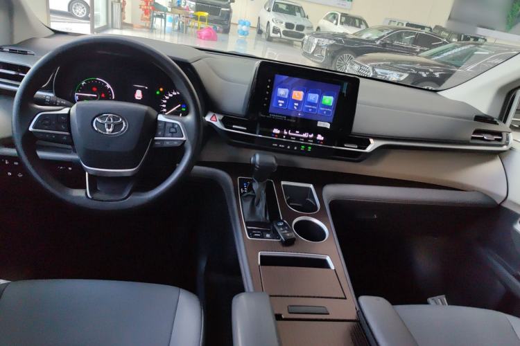 Used Toyota Granvia 2023 2.5L Hybrid Comfort Edition