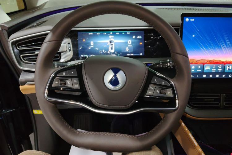 Used Denza D9 2024 DM-i 980 Four-Wheel Drive Prestige Model
