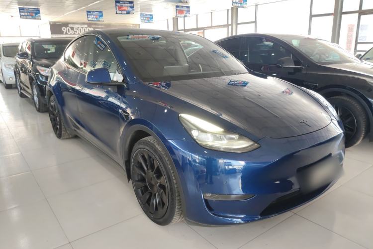 Used Tesla Model Y 2021 Long-Range All-Wheel-Drive Version Front Right 45 Deg