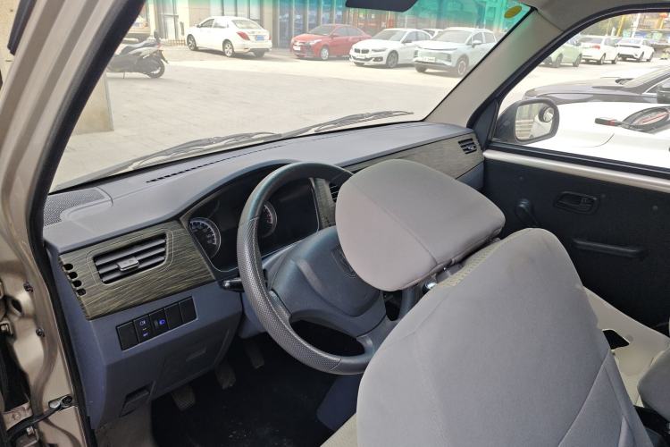 Used Jinbei Hiace X30 2023 1.5L Super-Enjoyment Van 2/5 Seats Non-Air-Conditioned Version SWC15M