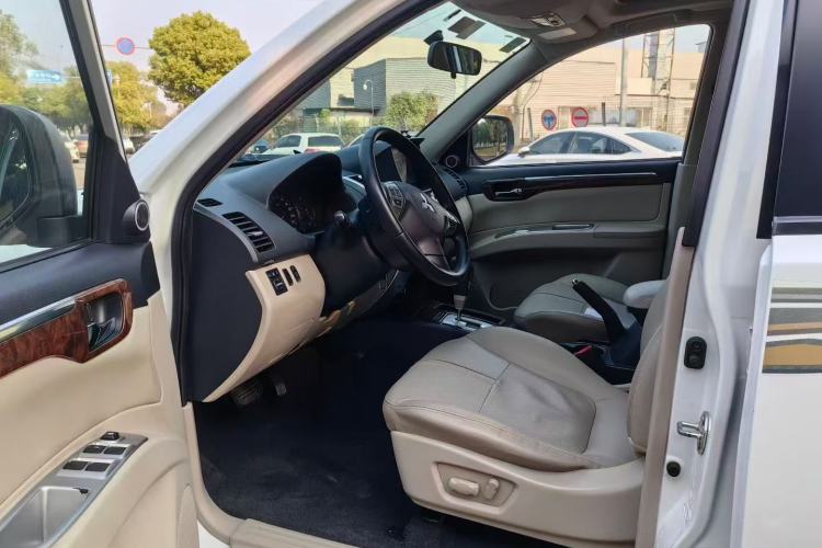 Used Mitsubishi Pajero Sport 2013 3.0L Automatic Two-Wheel Drive Luxury Edition Interior 2