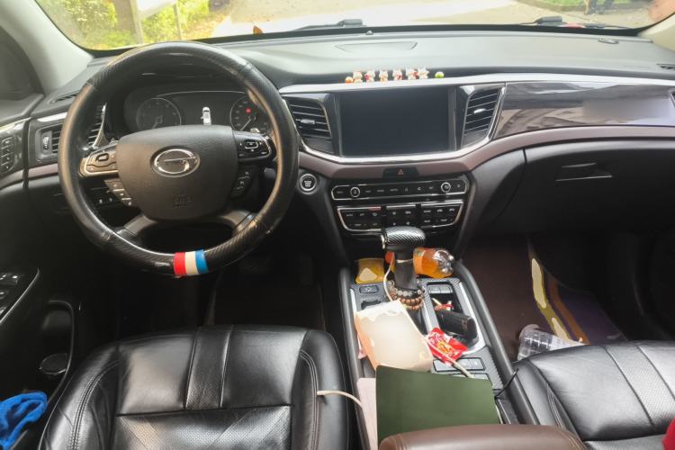 Used GAC Trumpchi GS8 2017 320T Two-Wheel Drive Luxury Smart Connectivity Version (7 Seats) Center Console