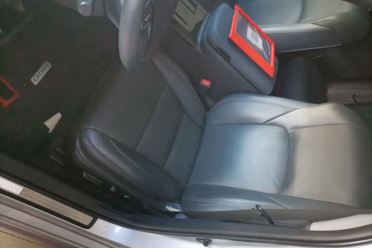 Used Toyota Crown 2015 2.0T Fashion Edition
