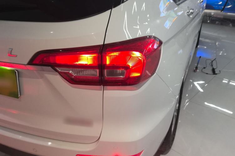 Used Haval M6 2019 1.5T DCT Two-Wheel Drive Elite Version China VI Standard Exterior 3