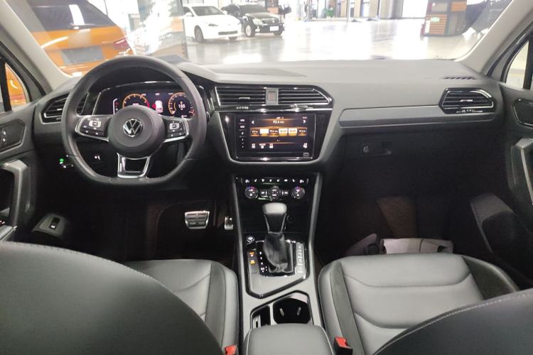 Used Volkswagen Tiguan L 2021 330TSI Automatic Two-Wheel Drive R-Line Enhanced Edition Center Console