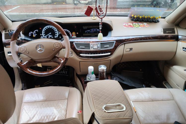 Used Mercedes-Benz S-Class 2010 S 350 L Luxury Model Center Console