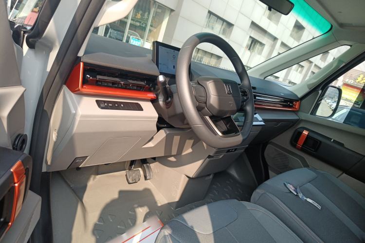 Used Farizon Super VAN 2025 Yucheng Action-Pak, Short-Axle 68kWh ZhiXin, 5-seater