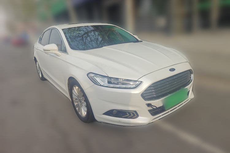 Used Ford Mondeo 2013 2.0L GTDi 200 Luxury Model Front Right 45 Deg