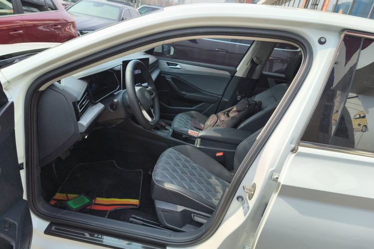 Used Volkswagen Sagitar 2023 300TSI DSG Excellence Edition Left Front Seat