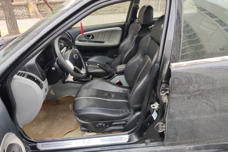 Used Soueast V3 Lingyue 2011 Revised Version 1.5L Manual – Style Edition
