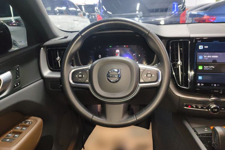 Used Volvo XC60 2023 B5 4x4 Smart Luxury Edition
