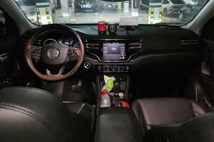 Used Jeep Commander 2018 2.0T Two-Wheel Drive Enjoyment Version China VI Emission Standard