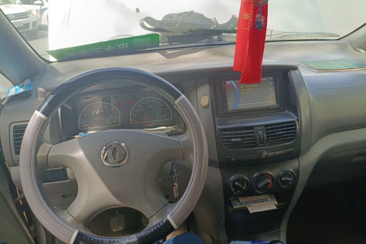 Used Dongfeng Shuaike 2013 Revised Version 1.5L Manual Standard Edition 7 Seats China V Emission Standard
