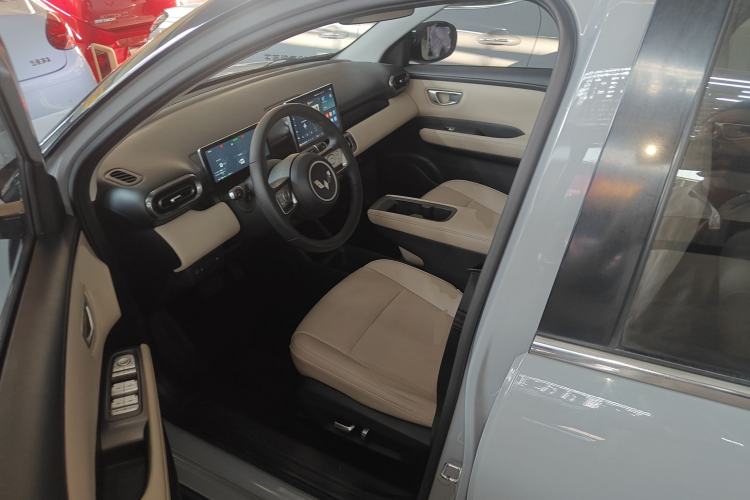 Used Wuling Bingo PLUS 2024 510 km Flagship Edition Four-Seater Version
