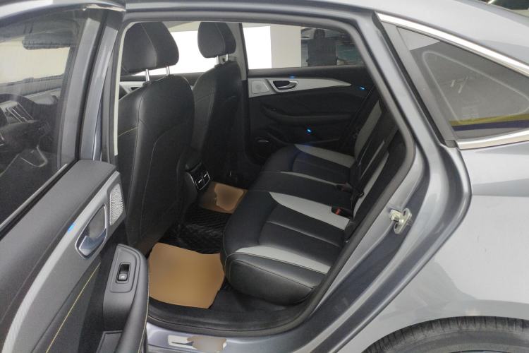 Used Roewe i6 MAX 2020 300TGI Automatic Cool & Stylish Skyroof Edition
