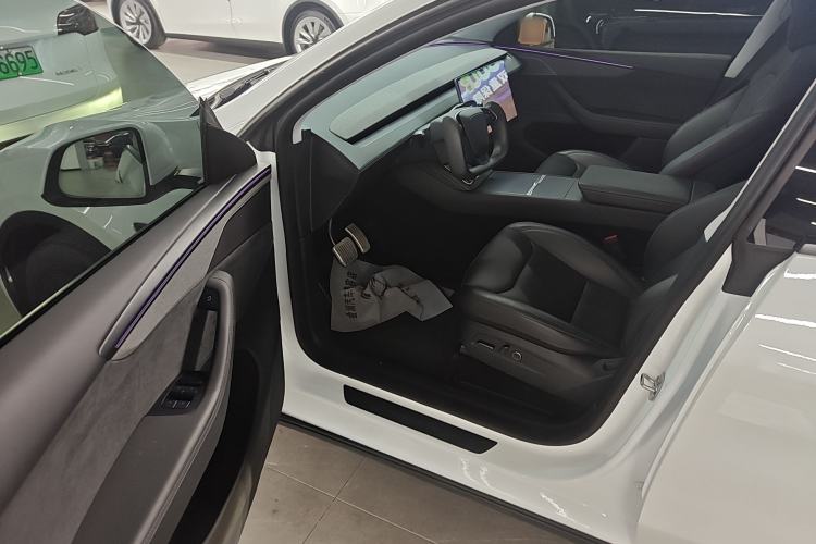 Used Tesla Model Y 2025 Long-Range All-Wheel-Drive Version