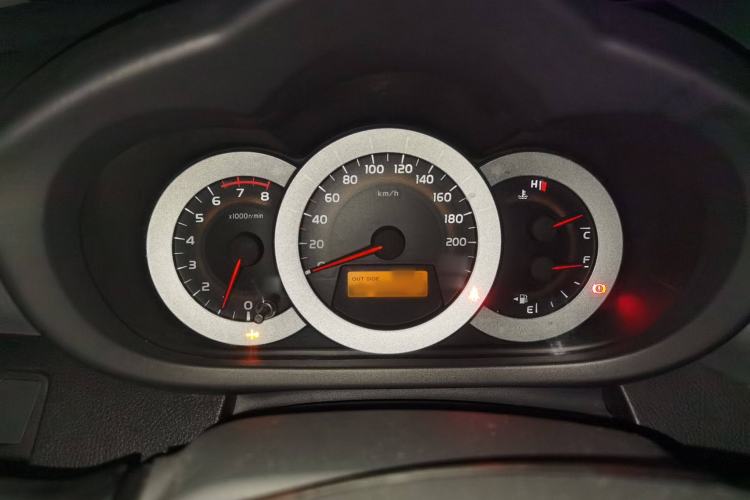 Used Toyota RAV4 2012 Luxurious 2.4L Manual 4x4 with Stylish Features
