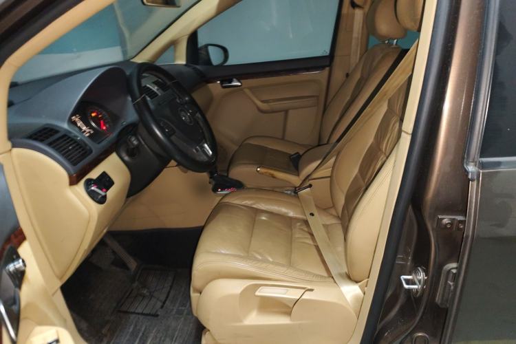 Used Volkswagen Touran 2011 1.4T DSG ZhiZhen Edition 5 Seats Left Front Seat