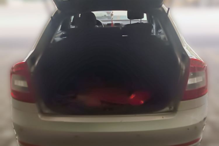 Used Skoda Octavia 2014 1.6L Automatic Yijie Edition Trunk