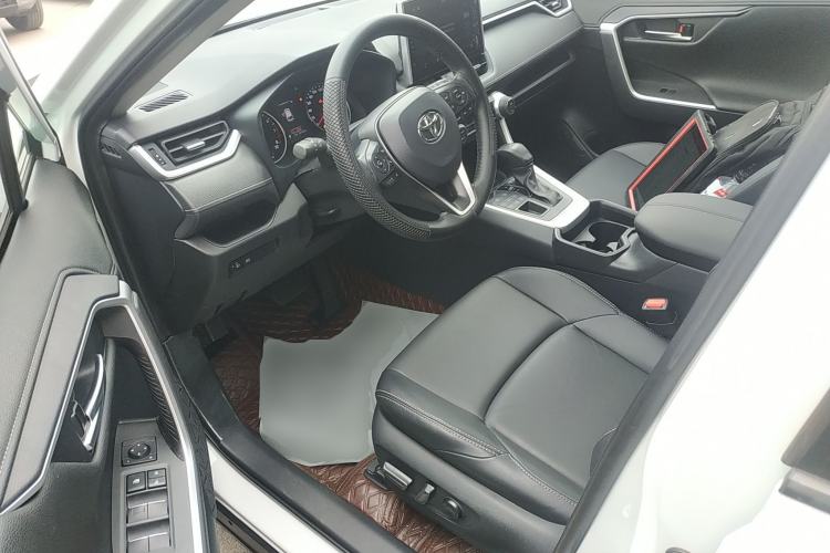 Used Toyota Wildlander 2022 2.0L CVT Four-Wheel Drive Luxury Edition Driver Seat