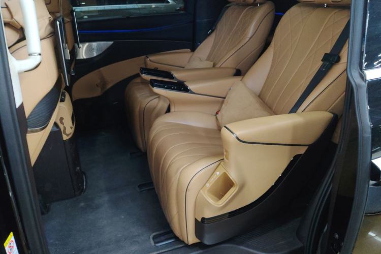 Used Denza D9 2024 DM-i 980 Four-Wheel Drive Flagship Model
