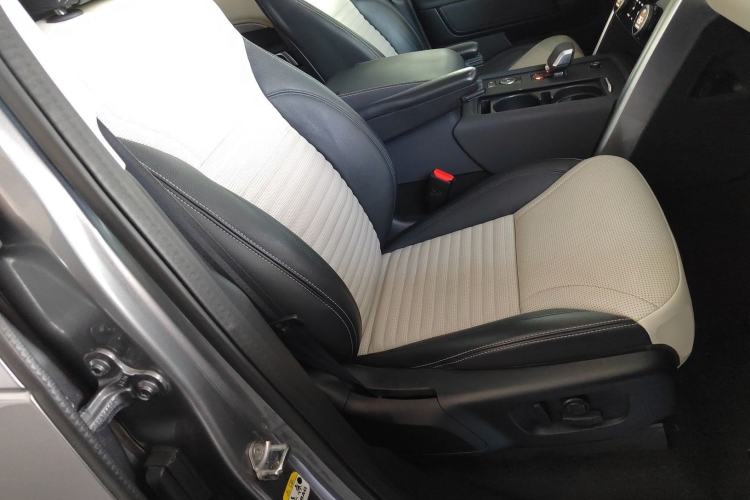 Used Land Rover Discovery 2021 360 PS R-Dynamic S Right Front Seat