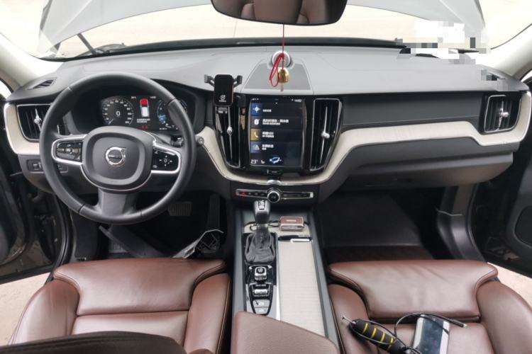 Used Volvo XC60 2020 T5 4x4 Smart Luxury Edition Center Console